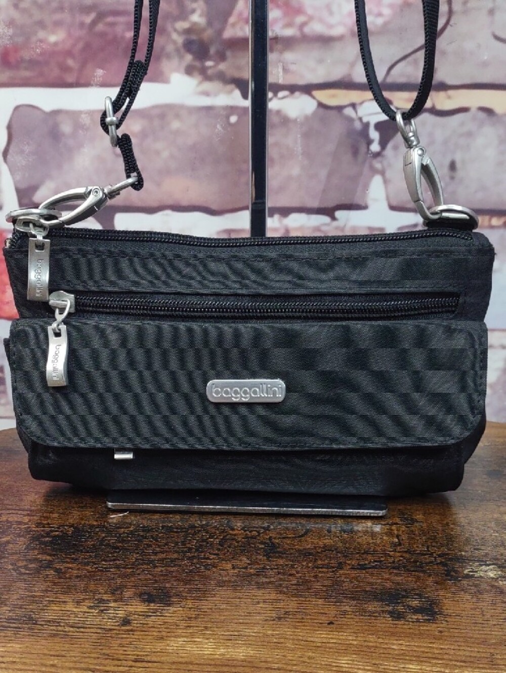 Baggallini Crossbody Organizer Bag - Picture 3 of 12
